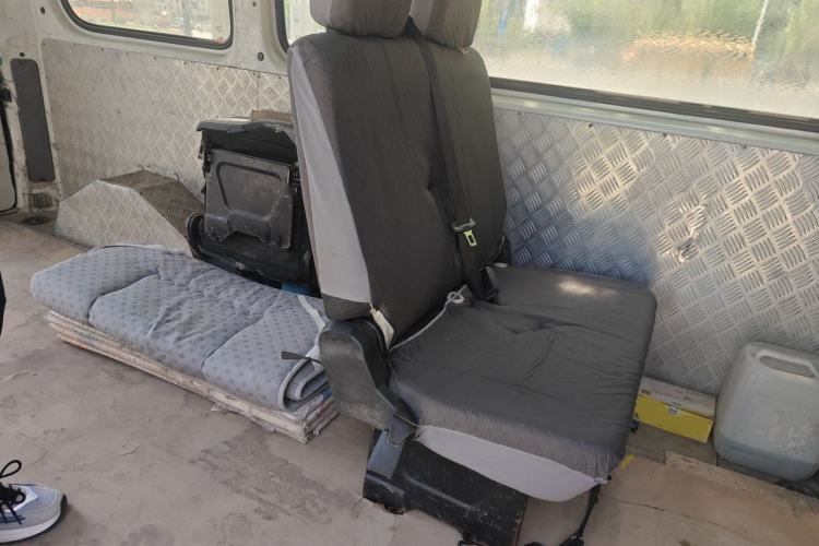 Used SAIC MAXUS Xintu V80 2021 2.0T Manual Classic Aoyuntong Long Wheelbase Mid-Roof 6/7/8/9-Seater Left Rear Seat