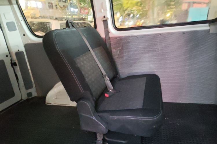 Used SAIC MAXUS Xintu V80 2021 2.0T PLUS Manual All-Around King Short Wheelbase Mid-Roof Variant—5/6/7/8/9-Seater Left Rear Seat