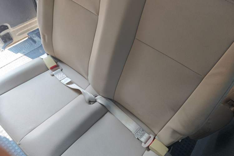 Used SAIC MAXUS Xintu V80 2021 2.0T Manual Classic Aoyuntong 139 PS Mid-axle Mid-roof 6/7/8/9-Seater Left Rear Seat