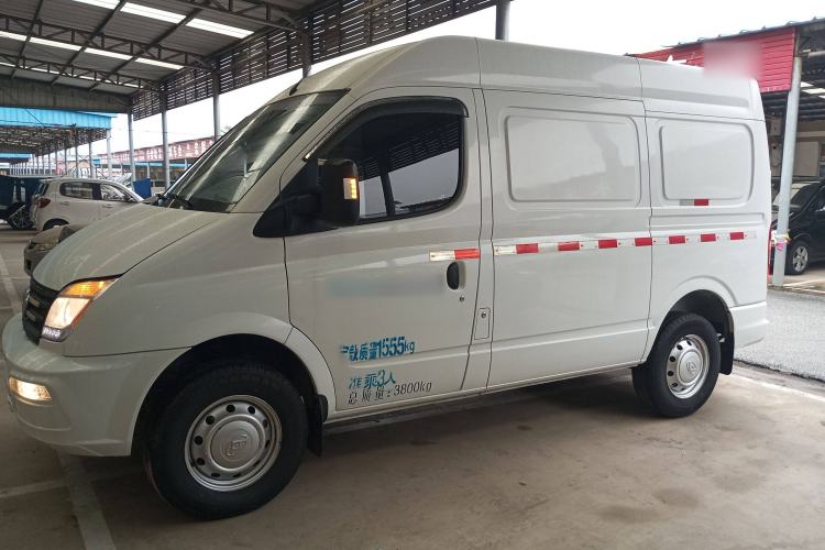Used SAIC MAXUS Xintu V80 2021 2.0T Manual Classic City Delivery King Short Wheelbase Mid-Roof Design 3 Seats Left Side