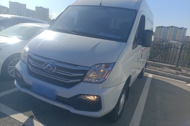 Used SAIC MAXUS Xintu V80 2021 2.0T Manual Classic City Delivery King Short Wheelbase Mid-Roof Design 3 Seats Left Side