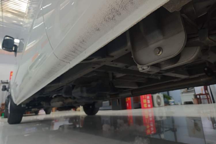 Used SAIC MAXUS Xintu V80 2021 2.0T AMT Classic Aoyuntong Long Wheelbase Mid-Roof 6/7/8/9-Seater Left Side Sill