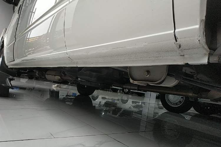Used SAIC MAXUS Xintu V80 2021 2.0T Manual Classic Aoyuntong 127 PS Mid-axle Mid-roof 6/7/8/9-Seater Left Side Sill