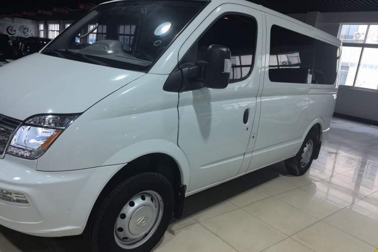 Used SAIC MAXUS Xintu V80 2021 2.0T PLUS AMT City Edition Short Wheelbase Ultra-Low Roof 5/6-Seater Left Side