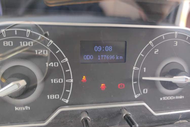 Used SAIC MAXUS Xintu V80  Odometer Close Up