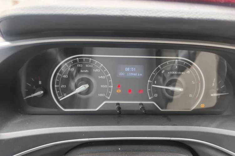 Used SAIC MAXUS Xintu V80 2021 2.0T PLUS Manual City Edition Short Wheelbase Ultra-Low Roof 5/6 Seats Odometer Close Up