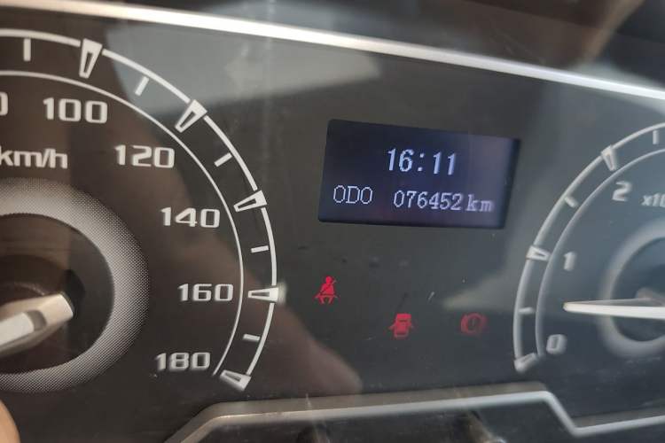 Used SAIC MAXUS Xintu V80 2021 2.0T Manual Classic Aoyuntong Short Wheelbase Ultra-Low Roof 5/6-Seater Odometer Close Up