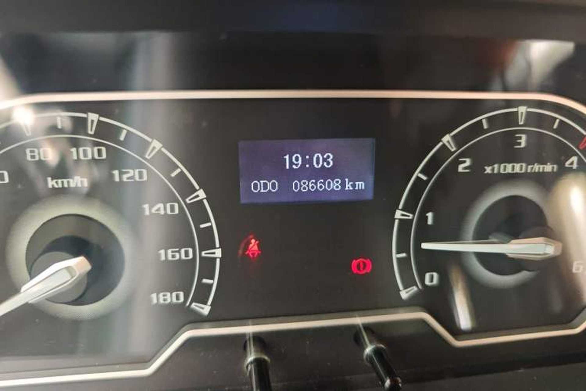 Used SAIC MAXUS Xintu V80 2021 2.0T Manual Classic Aoyuntong Short Wheelbase Ultra-Low Roof 5/6-Seater Odometer Close Up