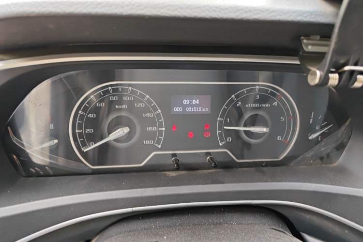 Used SAIC MAXUS Xintu V80 2021 2.0T Manual Classic Aoyuntong 127 PS Mid-axle Mid-roof 6/7/8/9-Seater Odometer Close Up