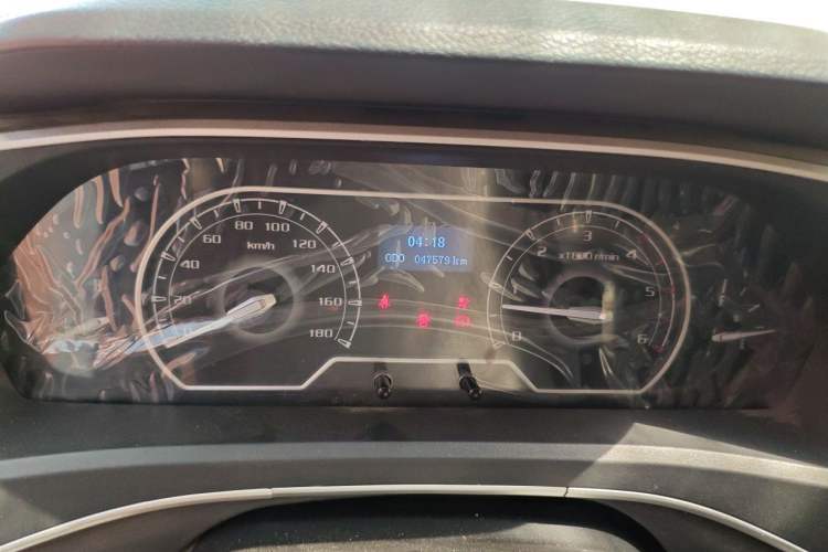 Used SAIC MAXUS Xintu V80 2021 2.0T Manual Classic Aoyuntong 127 PS Mid-axle Mid-roof 6/7/8/9-Seater Odometer Close Up