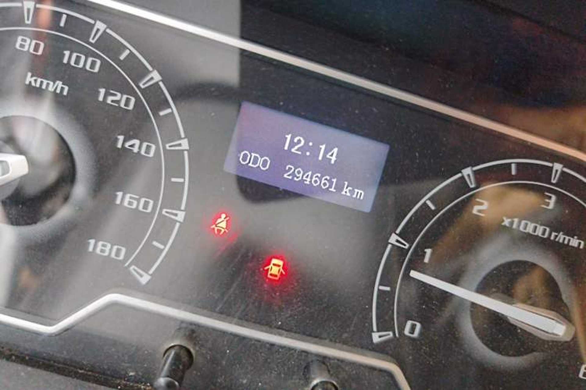Used SAIC MAXUS Xintu V80 2021 2.0T PLUS Manual Aoyuntong Short Wheelbase Mid-Roof 5/6-Seater Odometer Close Up