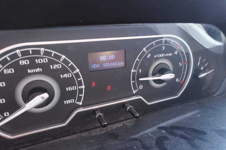 Used SAIC MAXUS Xintu V80 2021 2.0T Manual Classic Aoyuntong Short Wheelbase Ultra-Low Roof 5/6-Seater Odometer Close Up