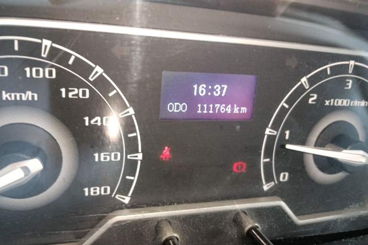 Used SAIC MAXUS Xintu V80  Odometer Close Up