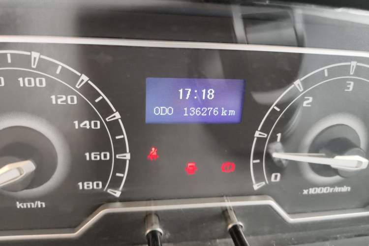 Used SAIC MAXUS Xintu V80  Odometer Close Up