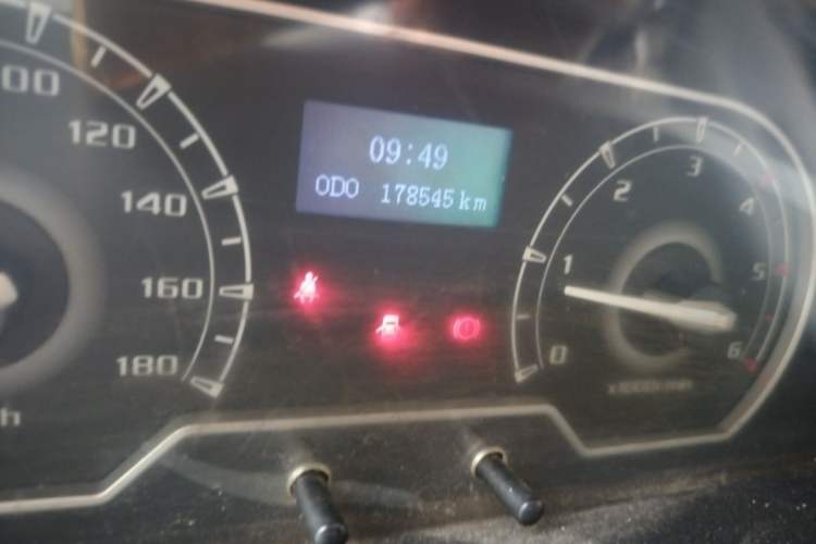 Used SAIC MAXUS Xintu V80  Odometer Close Up