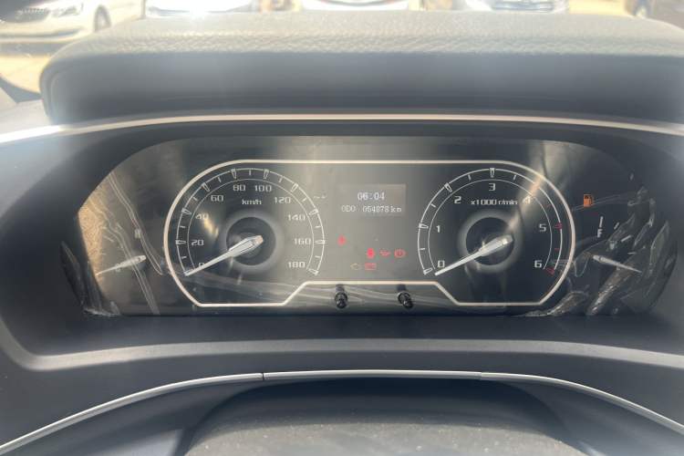Used SAIC MAXUS Xintu V80 2021 2.0T Manual Classic Aoyuntong 127 PS Mid-axle Mid-roof 6/7/8/9-Seater Odometer Close Up