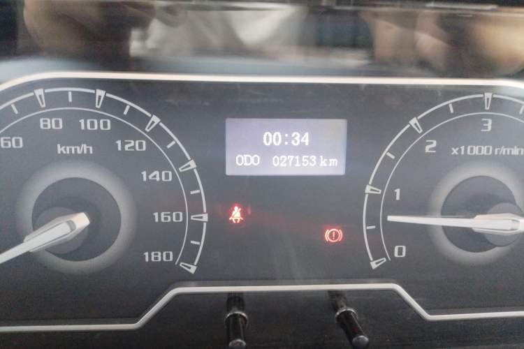 Used SAIC MAXUS Xintu V80 2021 2.0T Manual Classic Aoyuntong Short Wheelbase Ultra-Low Roof 5/6-Seater Odometer Close Up