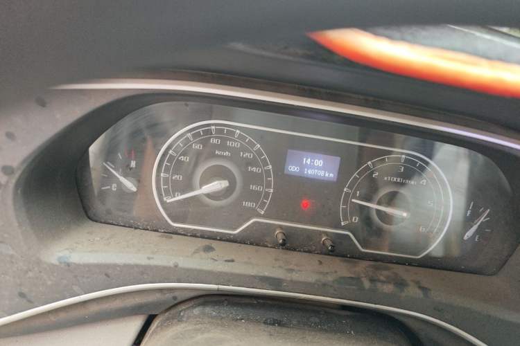 Used SAIC MAXUS Xintu V80 2021 2.0T Manual Classic Aoyuntong 127 PS Mid-axle Mid-roof 6/7/8/9-Seater Odometer Close Up
