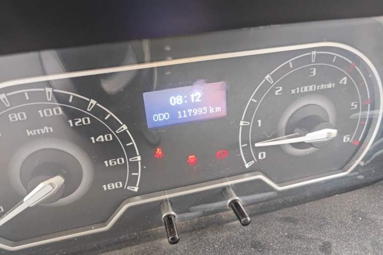 Used SAIC MAXUS Xintu V80 2021 2.0T Manual Classic Aoyuntong Short Wheelbase Mid-Roof 5/6-Seater Odometer Close Up