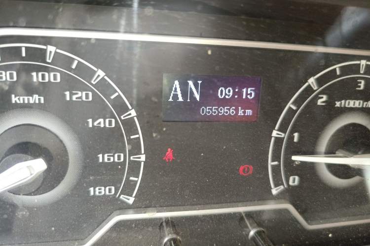 Used SAIC MAXUS Xintu V80 2021 2.0T PLUS AMT All-Rounder Short Wheelbase Mid-Roof 5/6/7/8/9-Seater Odometer Close Up