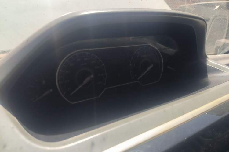 Used SAIC MAXUS Xintu V80  Odometer Close Up