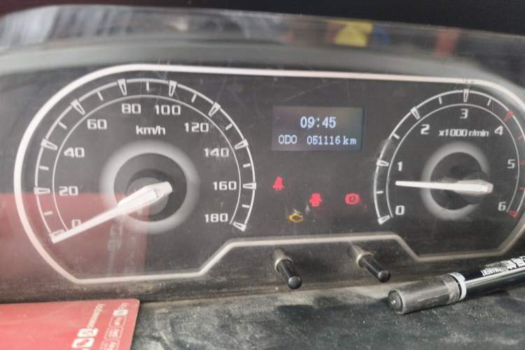 Used SAIC MAXUS Xintu V80 2021 2.0T Manual Classic Aoyuntong Long Wheelbase Mid-Roof 6/7/8/9-Seater Odometer Close Up