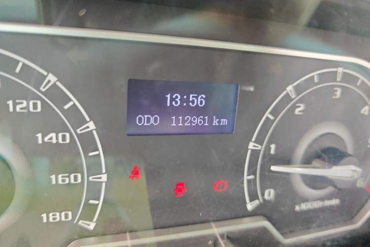 Used SAIC MAXUS Xintu V80  Odometer Close Up