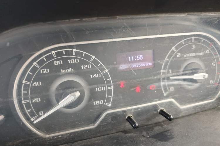 Used SAIC MAXUS Xintu V80 2021 2.0T Manual Classic Aoyuntong Short Wheelbase Mid-Roof 5/6-Seater Odometer Close Up