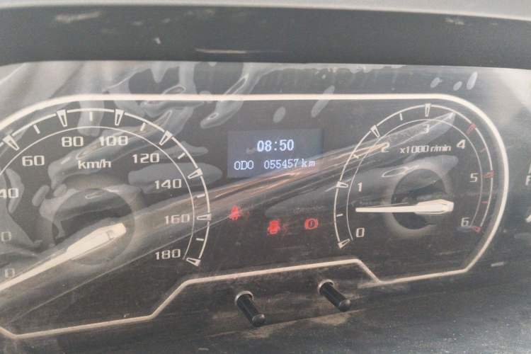 Used SAIC MAXUS Xintu V80 2021 2.0T Manual Classic Aoyuntong Long Wheelbase Mid-Roof 6/7/8/9-Seater Odometer Close Up