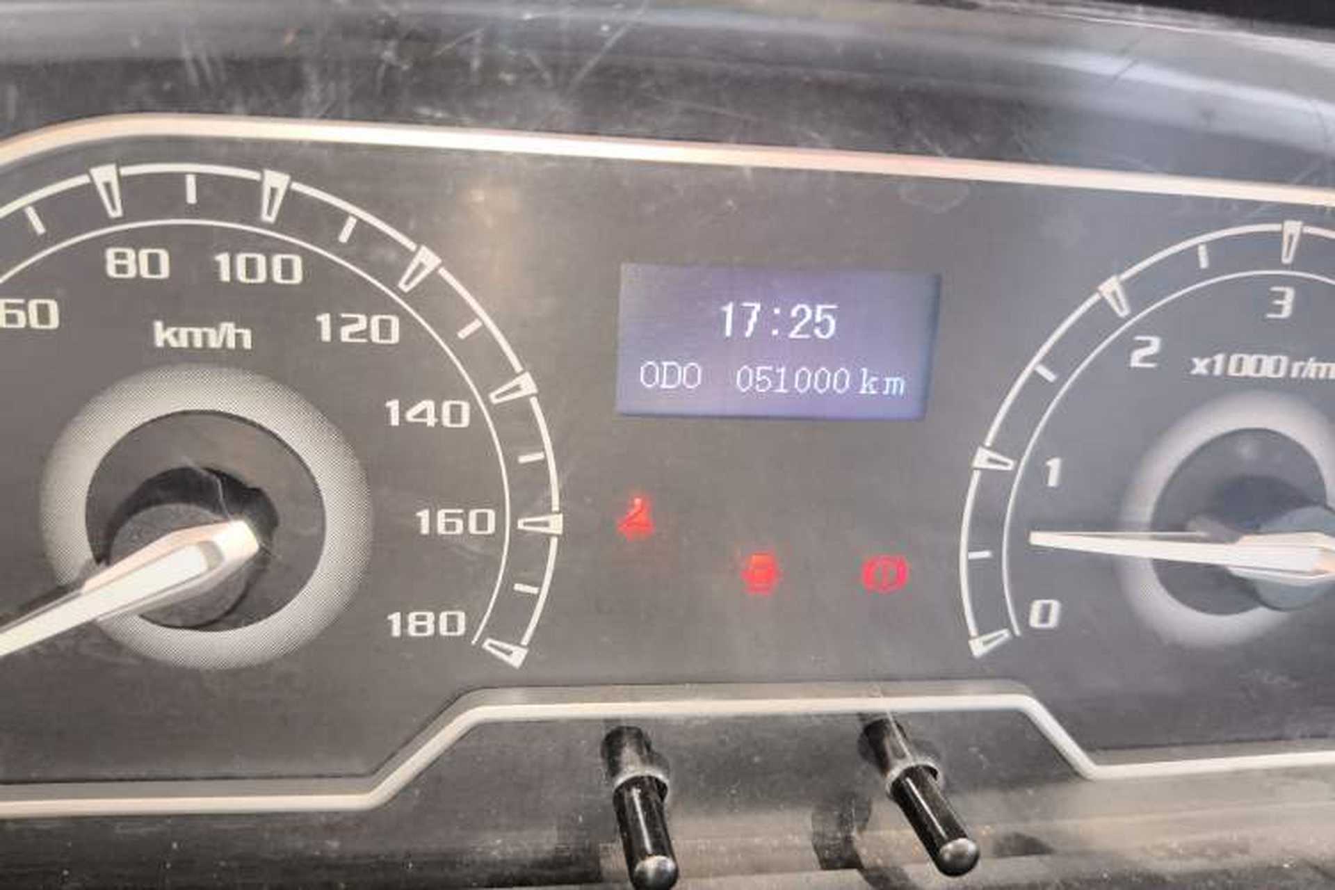 Used SAIC MAXUS Xintu V80  Odometer Close Up