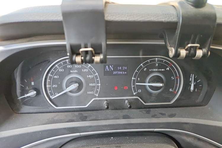 Used SAIC MAXUS Xintu V80 2021 2.0T PLUS AMT All-in-One King Long Wheelbase Mid-Roof Design—6/7/8/9-Seater Odometer Close Up