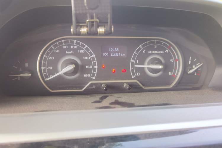 Used SAIC MAXUS Xintu V80 2021 2.0T Manual Classic Aoyuntong Long Wheelbase Mid-Roof 6/7/8/9-Seater Odometer Close Up