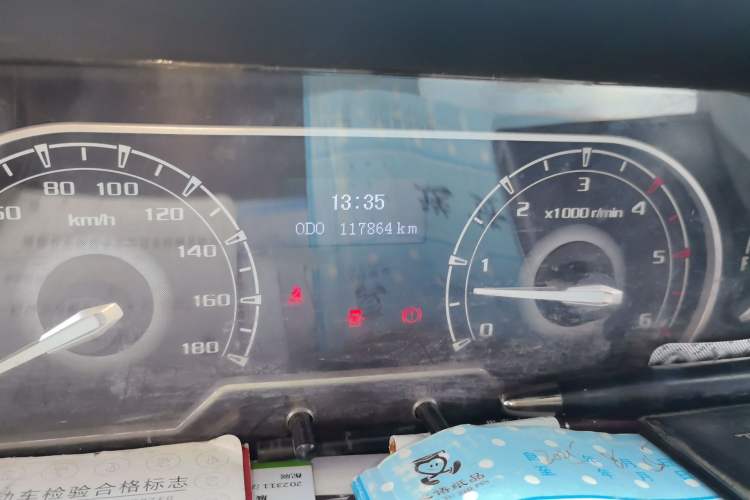 Used SAIC MAXUS Xintu V80 2021 2.0T City Distribution King 10th Anniversary Edition Odometer Close Up