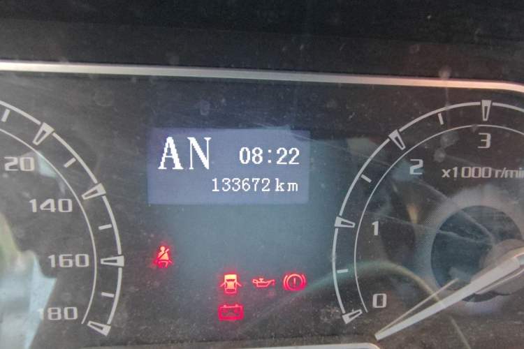 Used SAIC MAXUS Xintu V80 2021 2.0T PLUS AMT Aoyuntong Short-Wheelbase Mid-Roof 5/6-Seater Odometer Close Up