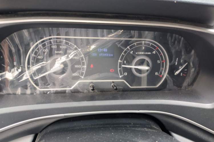 Used SAIC MAXUS Xintu V80 2021 2.0T Manual Classic Aoyuntong 127 PS Mid-axle Mid-roof 6/7/8/9-Seater Odometer Close Up