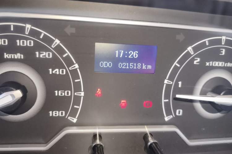 Used SAIC MAXUS Xintu V80 2021 2.0T Manual Classic Aoyuntong Short Wheelbase Mid-Roof 5/6-Seater Odometer Close Up