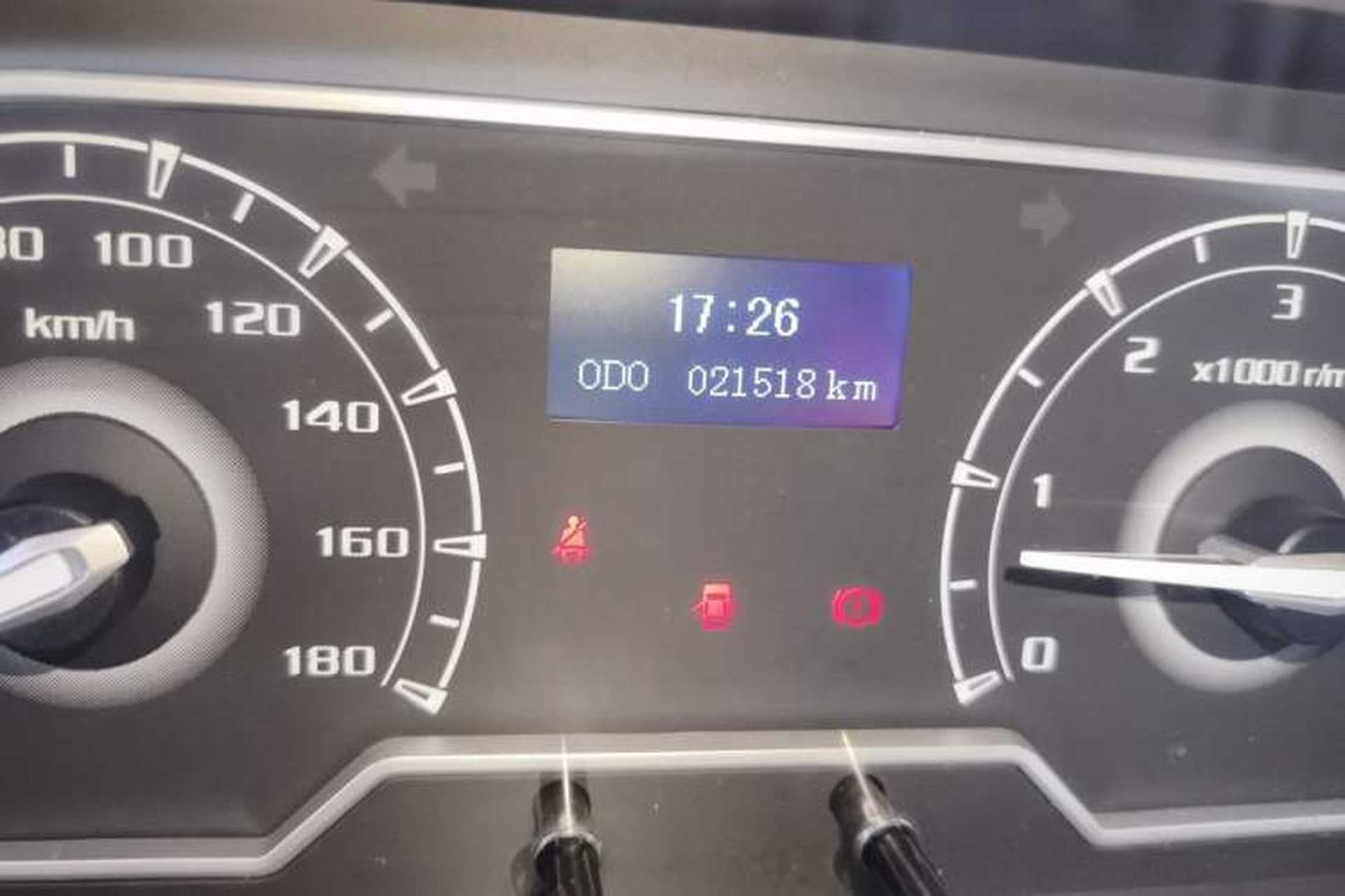 Used SAIC MAXUS Xintu V80 2021 2.0T Manual Classic Aoyuntong Short Wheelbase Mid-Roof 5/6-Seater Odometer Close Up