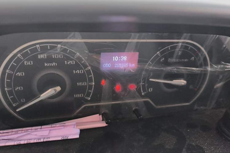 Used SAIC MAXUS Xintu V80 2021 2.0T Manual Classic Aoyuntong Long Wheelbase Mid-Roof 6/7/8/9-Seater Odometer Close Up
