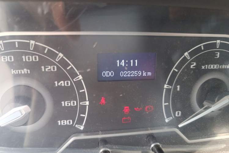 Used SAIC MAXUS Xintu V80 2021 2.0T Manual Classic Aoyuntong 127 PS Mid-axle Mid-roof 6/7/8/9-Seater Odometer Close Up