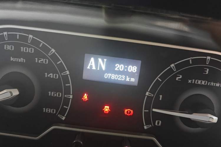 Used SAIC MAXUS Xintu V80 2021 2.0T AMT Classic Aoyuntong Long Wheelbase Mid-Roof 6/7/8/9-Seater Odometer Close Up