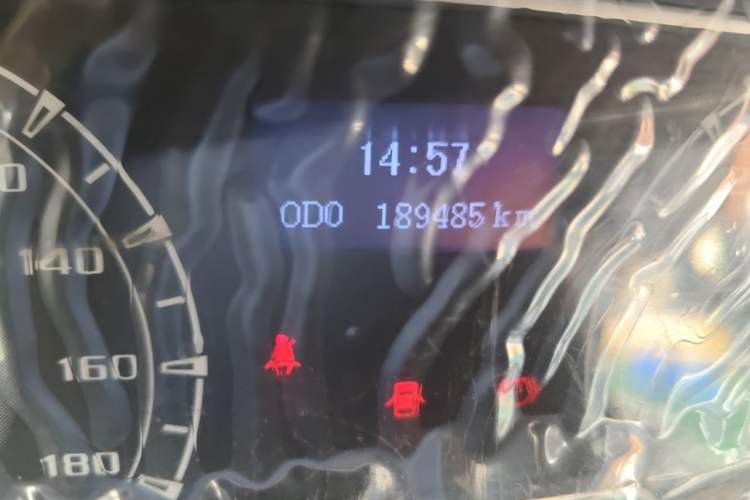 Used SAIC MAXUS Xintu V80 2021 2.0T Manual Classic Aoyuntong 127 PS Mid-axle Mid-roof 6/7/8/9-Seater Odometer Close Up