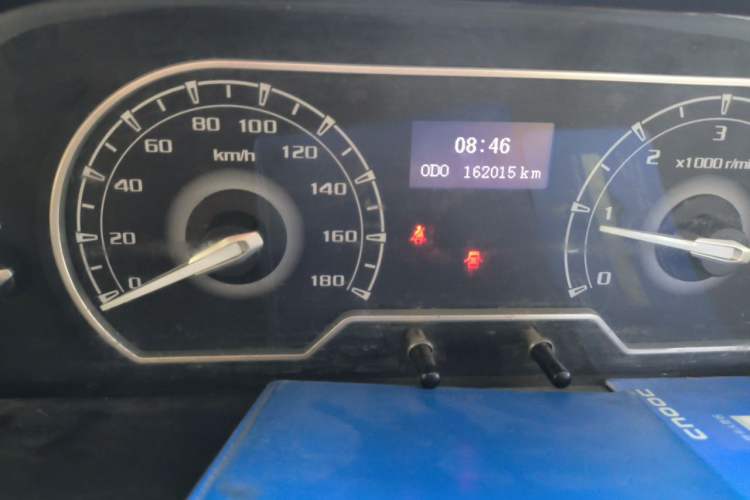 Used SAIC MAXUS Xintu V80 2021 2.0T Manual Classic Aoyuntong Long Wheelbase Mid-Roof 6/7/8/9-Seater Odometer Close Up