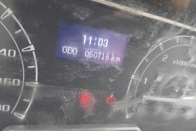 Used SAIC MAXUS Xintu V80 2021 2.0T Manual Classic Aoyuntong Long Wheelbase Mid-Roof 6/7/8/9-Seater Odometer Close Up
