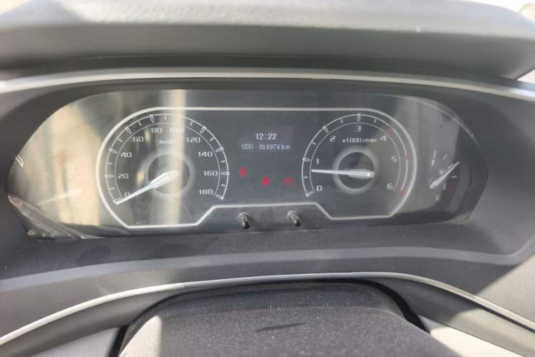 Used SAIC MAXUS Xintu V80 2021 2.0T Manual Classic Aoyuntong 127 PS Mid-axle Mid-roof 6/7/8/9-Seater Odometer Close Up