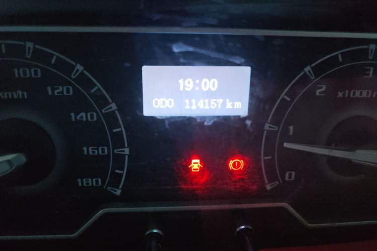 Used SAIC MAXUS Xintu V80  Odometer Close Up