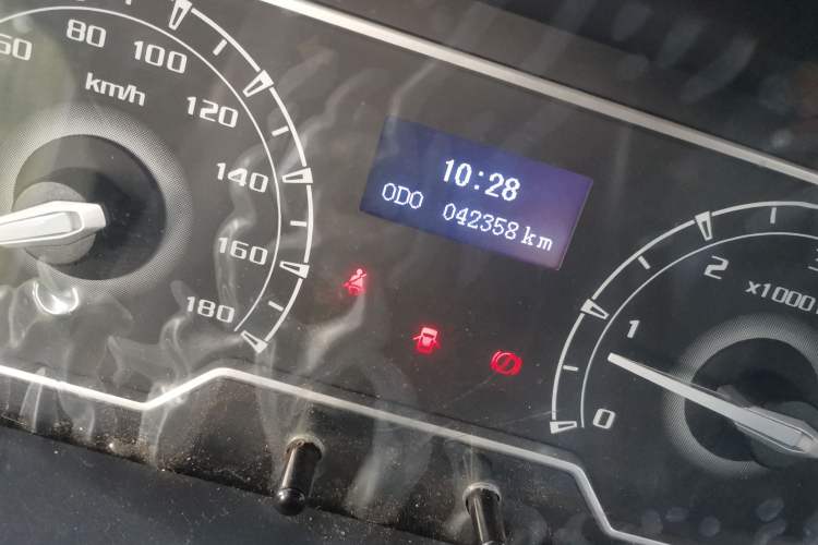Used SAIC MAXUS Xintu V80 2021 2.0T Manual Classic Aoyuntong Short Wheelbase Ultra-Low Roof 5/6-Seater Odometer Close Up