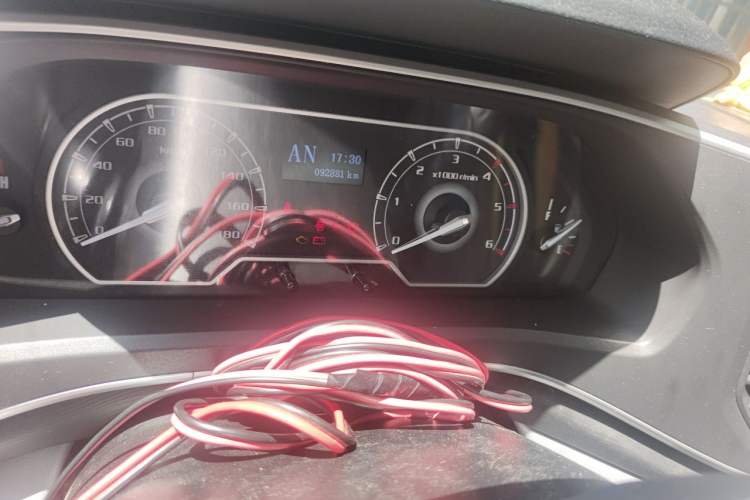Used SAIC MAXUS Xintu V80  Odometer Close Up