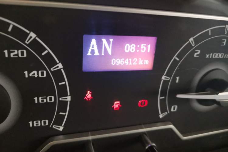 Used SAIC MAXUS Xintu V80 2021 2.0T PLUS AMT City Edition Short Wheelbase Ultra-Low Roof 5/6-Seater Odometer Close Up