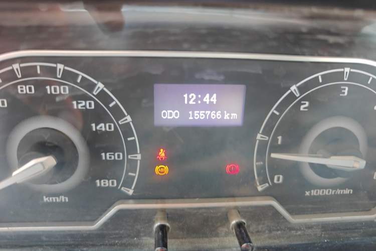 Used SAIC MAXUS Xintu V80  Odometer Close Up