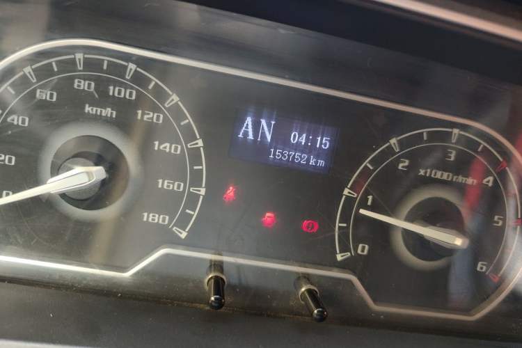 Used SAIC MAXUS Xintu V80 2021 2.0T AMT Classic Aoyuntong 127 PS Mid-axle Mid-roof 6/7/8/9-Seater Odometer Close Up